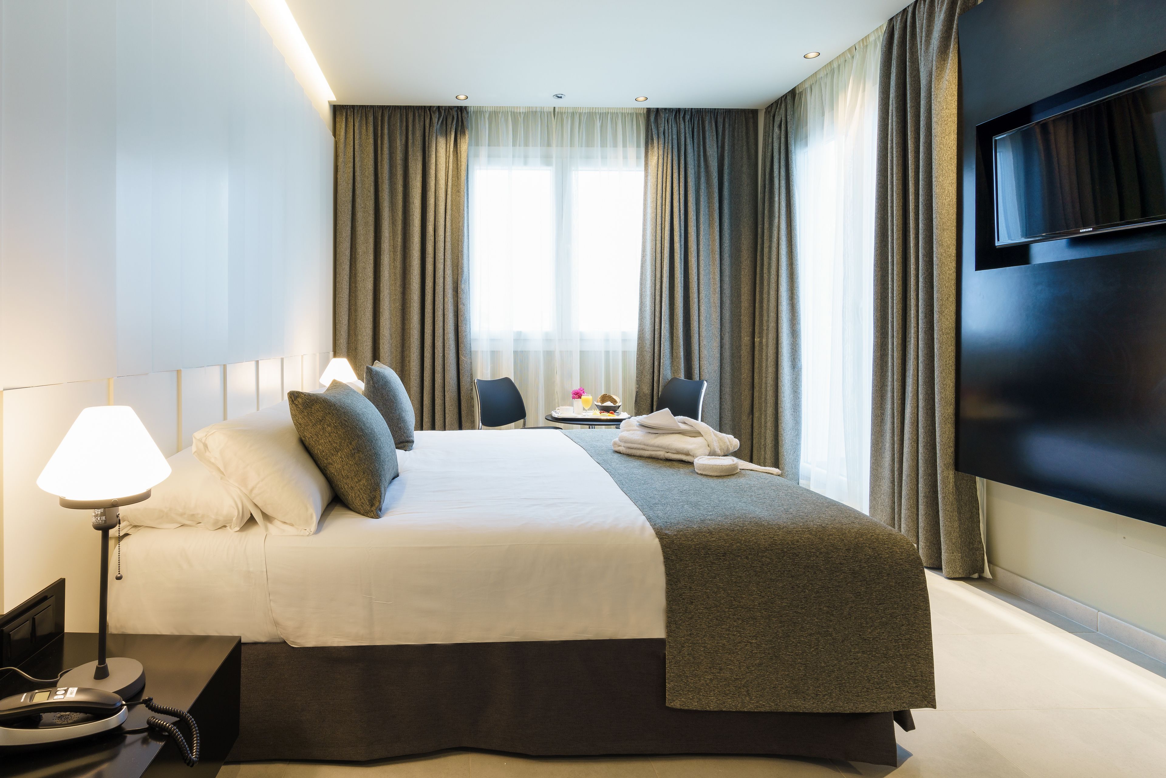 superior double or twin room | 1 bedroom, minibar, in-room safe, blackout curtains