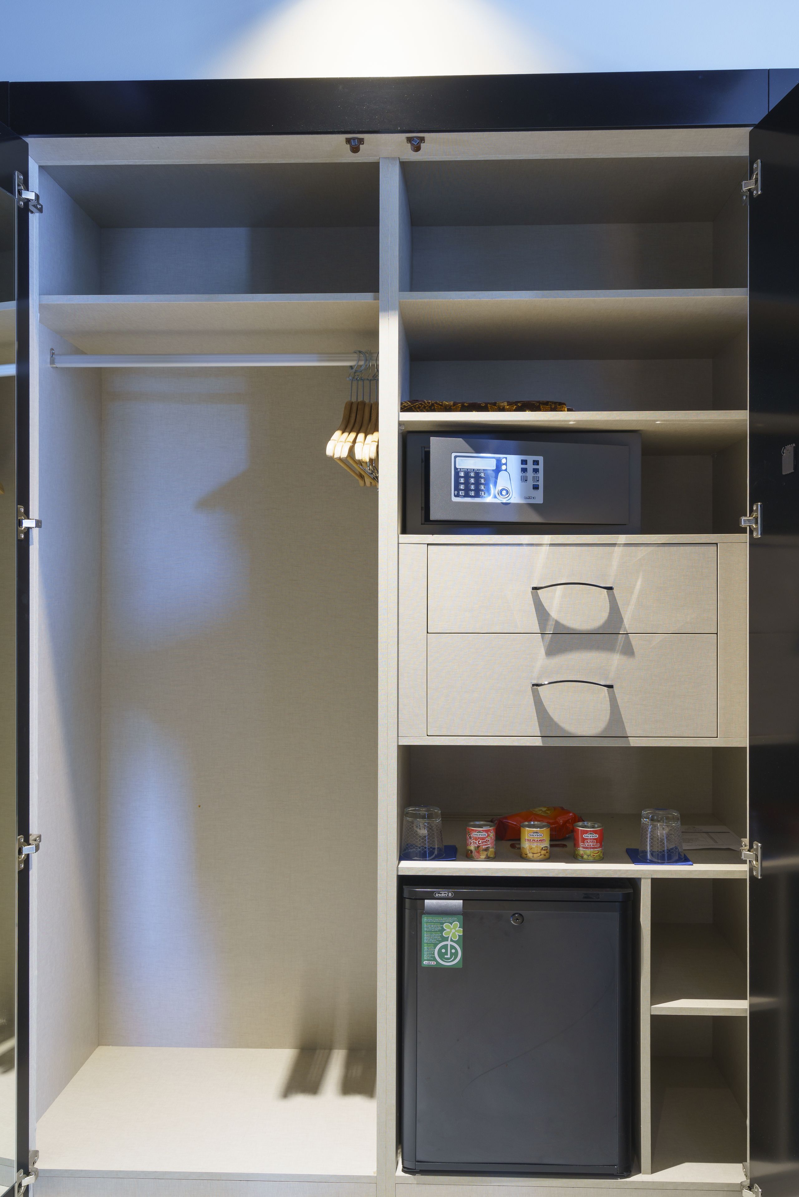 single room | room amenity