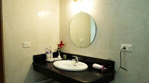 Deluxe Double or Twin Room | Bathroom - Khangkhu Resort (Paro)