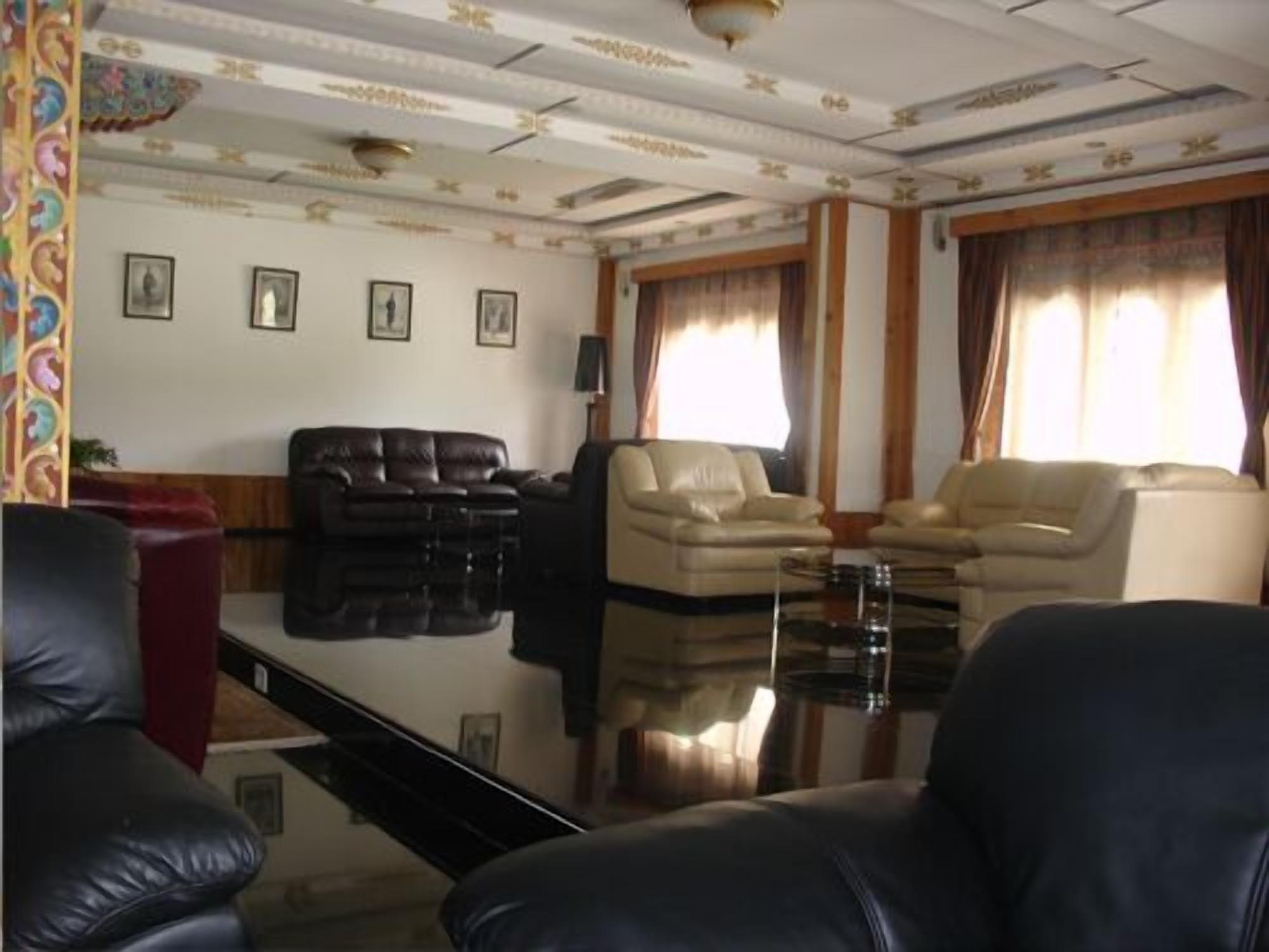 Área de estar no saguão