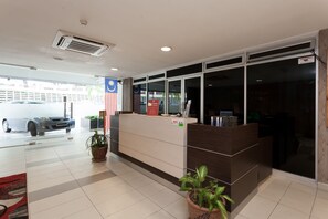 Quầy tiếp tân