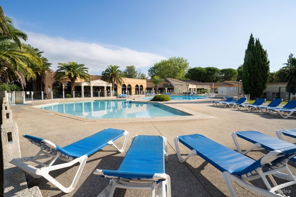 3 outdoor pools