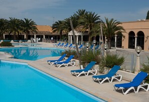 3 outdoor pools