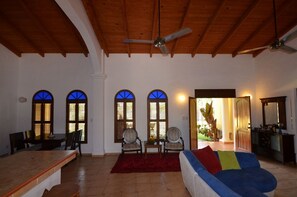 3 Bedroom House | 1 chambre, fer et planche à repasser, Wi-Fi gratuit