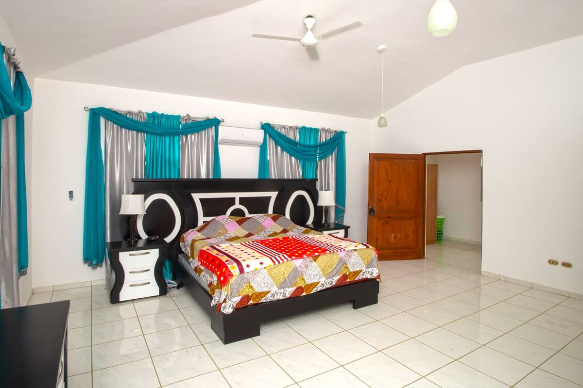 5 Bedroom House | Children's theme room