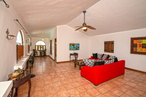 Télévision à écran plat