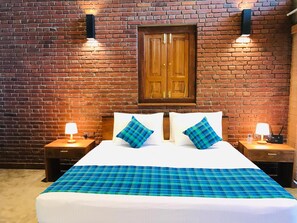 Premium bedding, minibar, desk, soundproofing