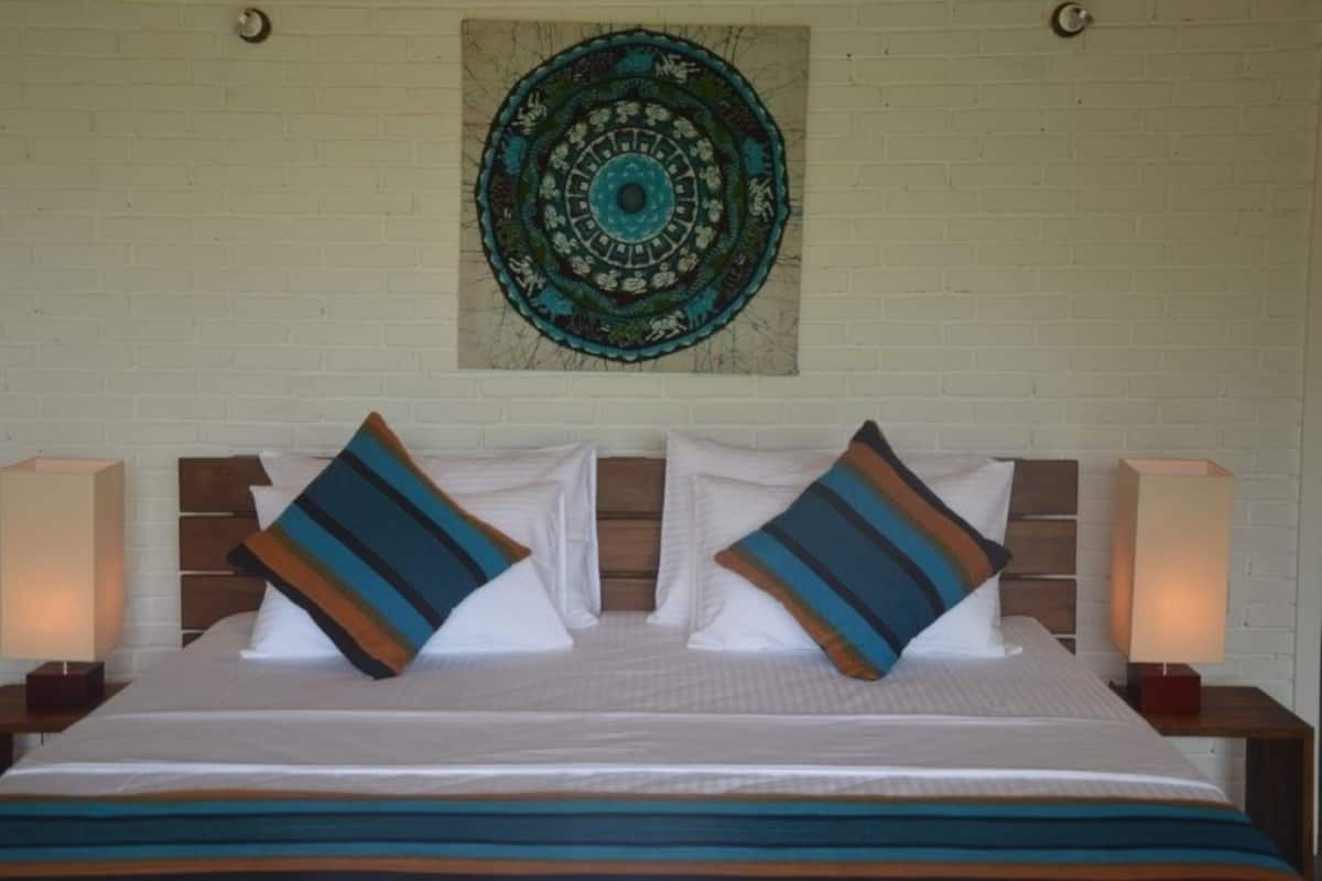 Deluxe Double Room, Garden View, Ground Floor | Premium bedding, minibar, desk, soundproofing