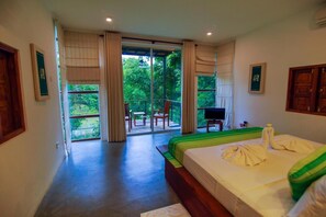 Peralatan tempat tidur premium, bar mini, meja, kalis bunyi 