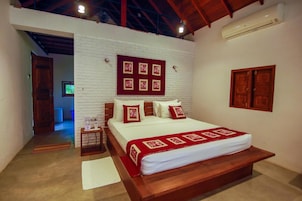 Premium bedding, minibar, desk, soundproofing