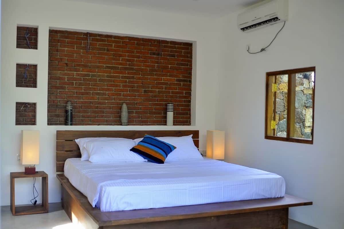 Deluxe Room, 1 King Bed, River View | Premium bedding, minibar, desk, soundproofing
