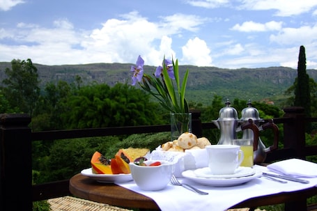 Desayuno buffet incluido todos los días . Lis Bleu Pousada