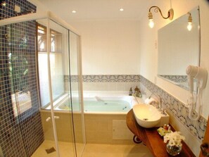 Master 2 | Jetted tub - Lis Bleu Pousada (Tiradentes)