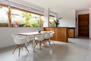 Luxury Villa, 2 Bedrooms, Garden View | In-room dining - Silversand Villa (Tabanan)