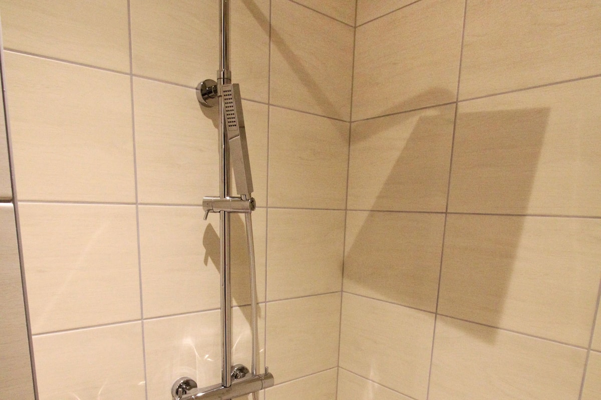 Comfort-Apartment, 1 Schlafzimmer, Kochnische | Dusche im Bad