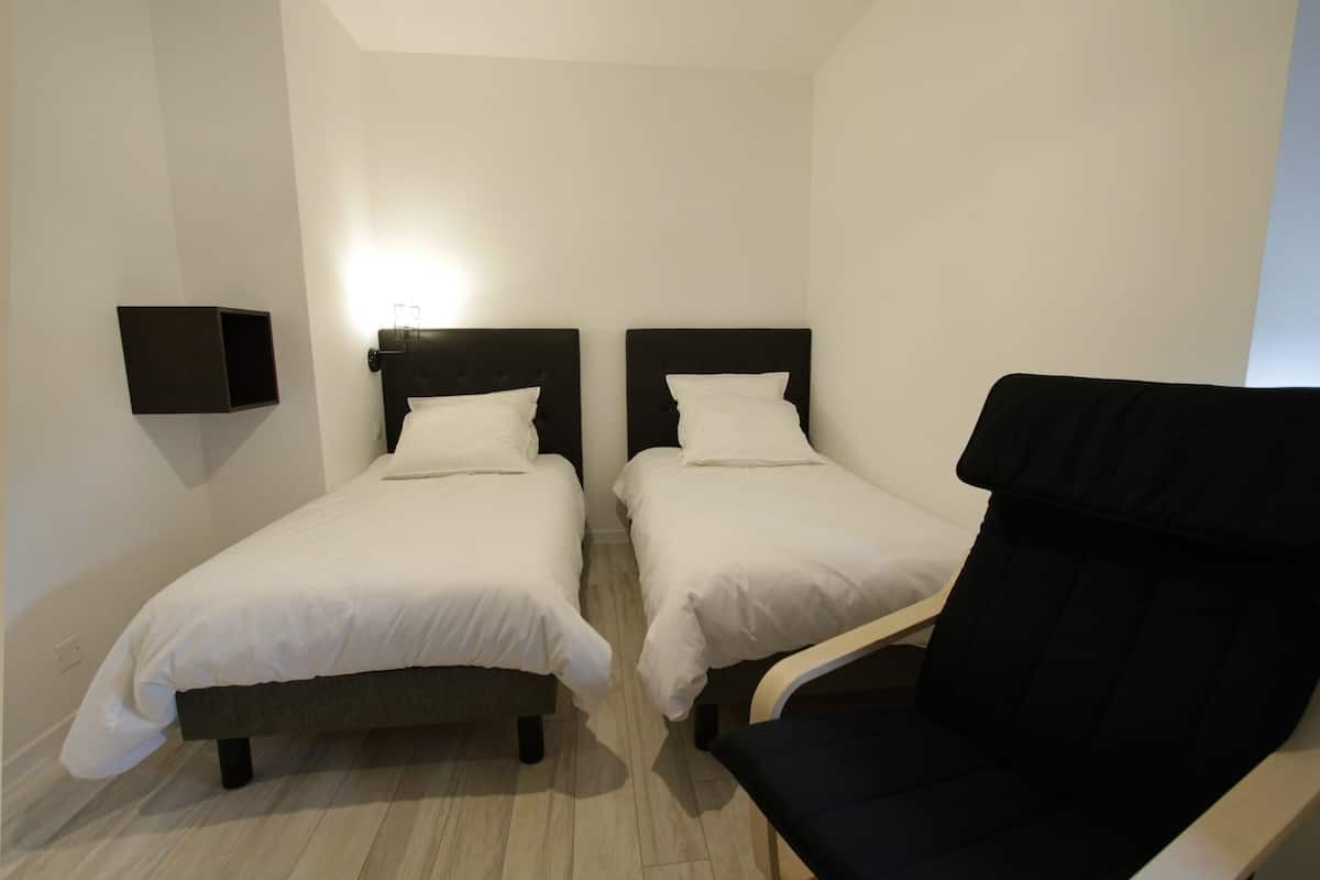 Superior-Penthouse, 2 Schlafzimmer, Terrasse, zum Garten hin | Zimmersafe, schallisolierte Zimmer, kostenlose Babybetten, Zustellbetten