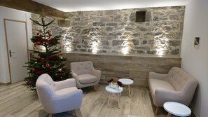Lobby sitting area - Le Moulin d'Oscar (Baldersheim)