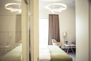 Phòng đôi Deluxe, không hút thuốc, ban công | Minibar, két bảo mật tại phòng, bàn, phòng cách âm