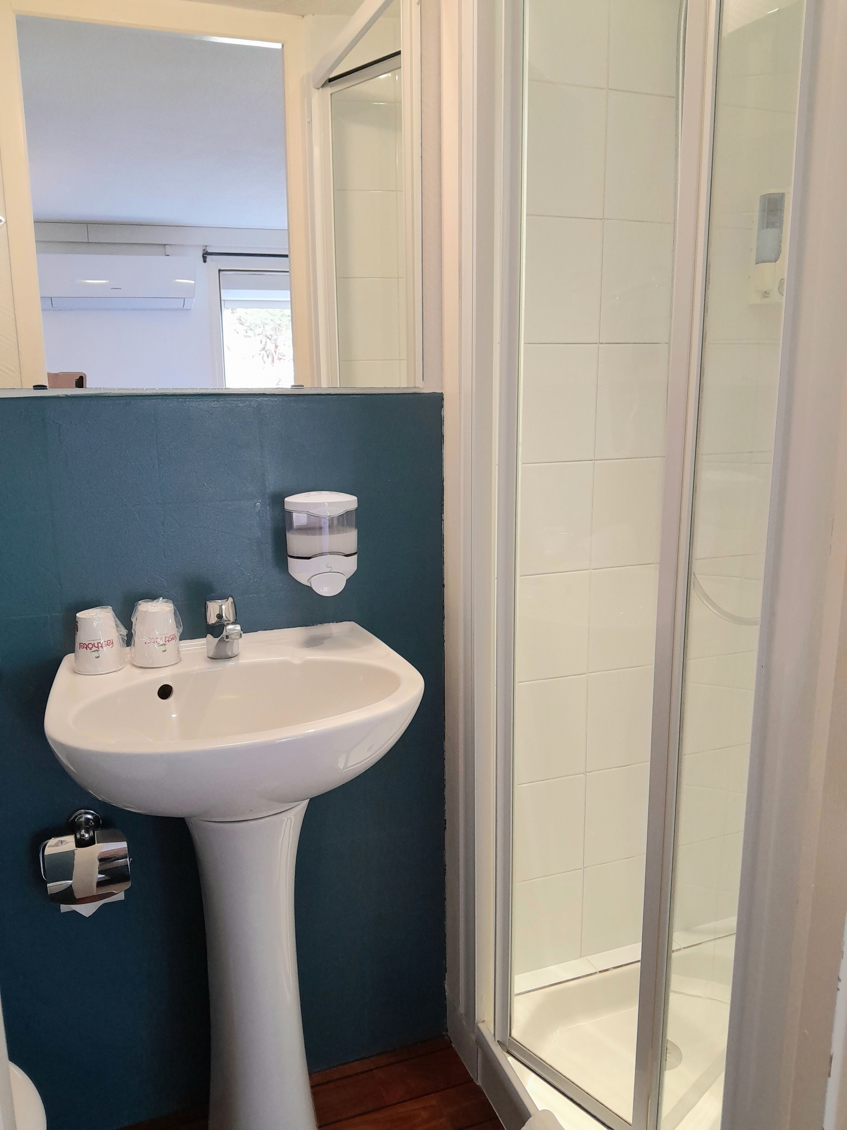 double room | bathroom | shower, free toiletries, hair dryer, towels