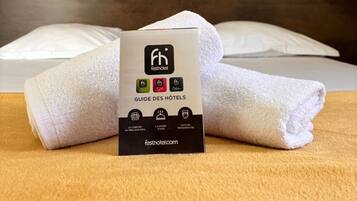 Tweepersoonskamer | Een bureau, gratis wifi, beddengoed