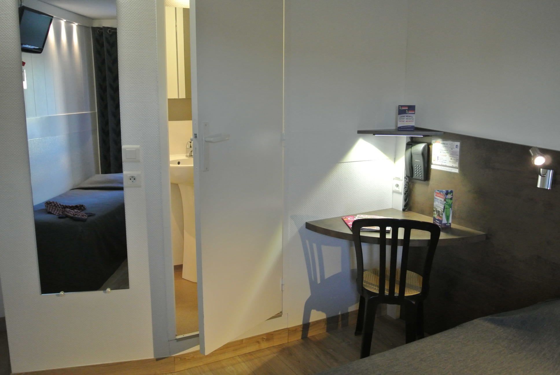double room | desk, free wifi, bed sheets