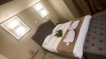 Suite, Hot Tub | 1 bedroom, in-room safe, soundproofing, iron/ironing board