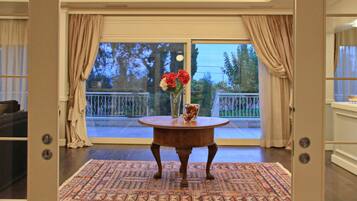 Executive Villa, 6 Bedrooms, Mountain View | Living area | 36-inch flat-screen TV with satellite channels, TV, fireplace