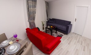 Quadrupla familiare, 1 camera da letto | Soggiorno | TV LCD