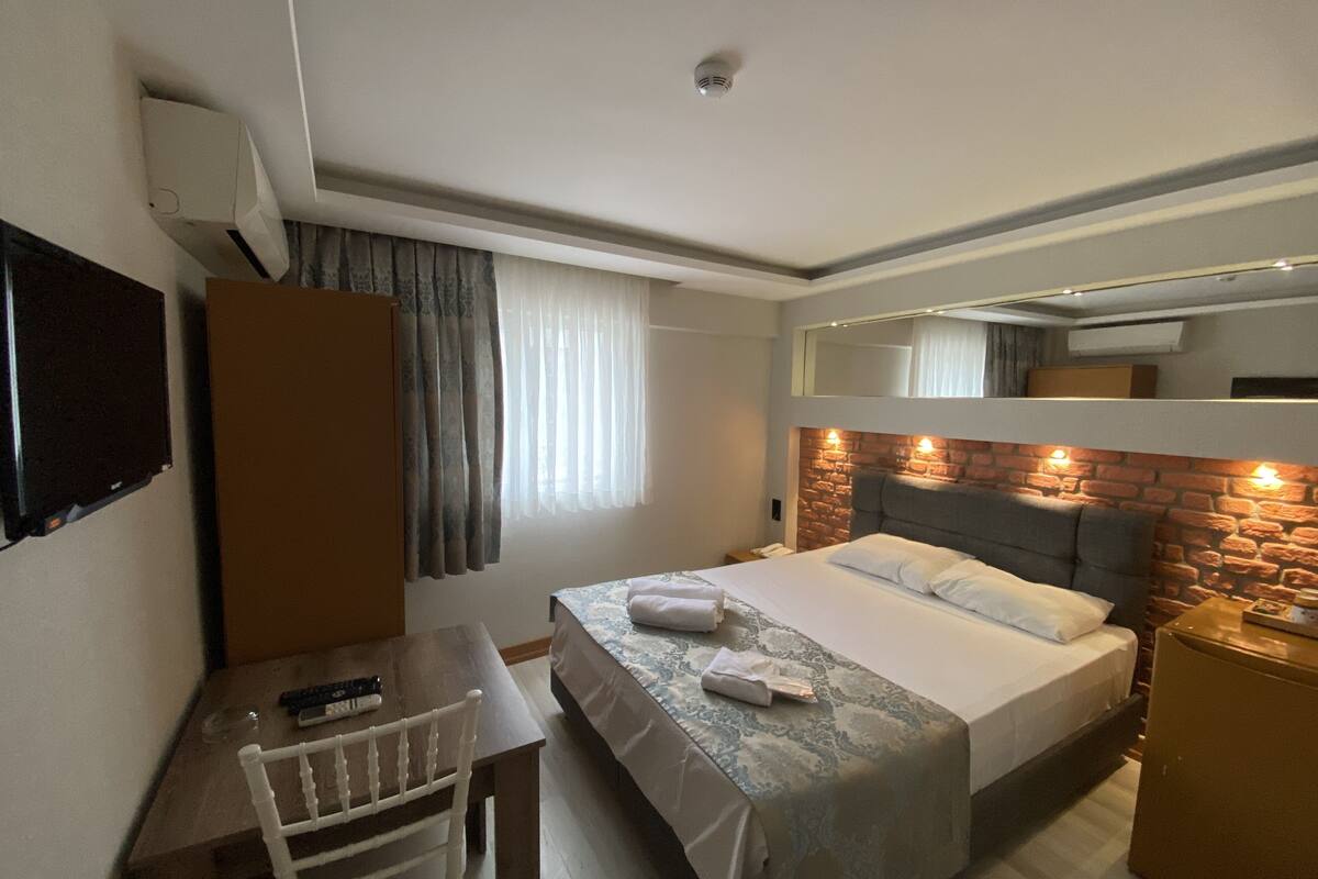Minibar, iron/ironing board (on request), cribs (free), WiFi (free)