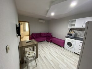 Quadrupla familiare, 1 camera da letto | Soggiorno | TV LCD