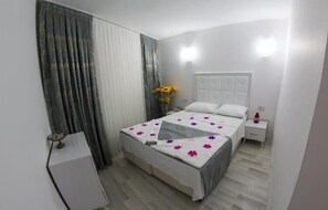 Minibar, strygejern/strygebræt, gratis baby-/barnesenge, gratis Wi-Fi