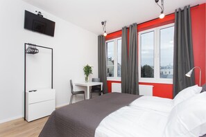 Standard Triple Room (2nd floor, 6) | Desk, iron/ironing board, free WiFi - Krakow B&B (Kraków)