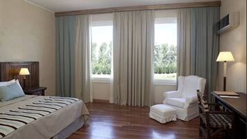 Hochwertige Bettwaren, Daunenbettdecken, Pillowtop-Betten, Minibar