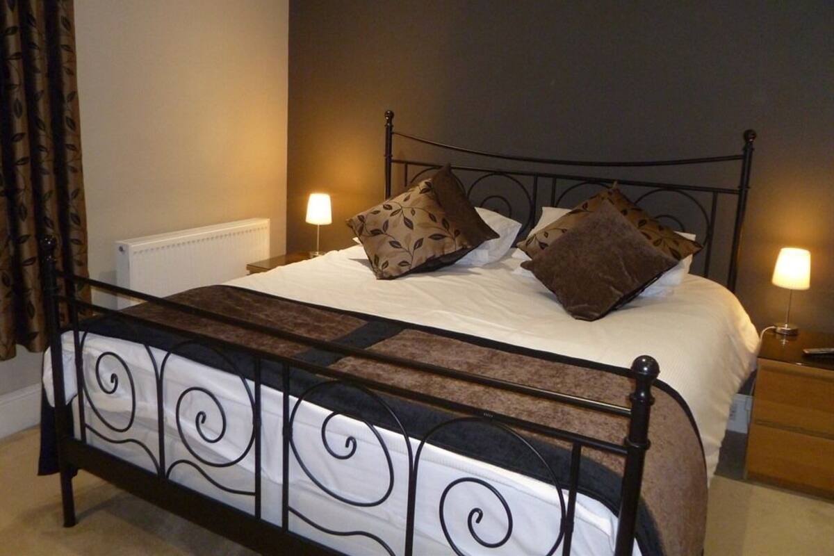 Executive suite, en-suite badkamer, uitzicht op tuin (FAM-R)