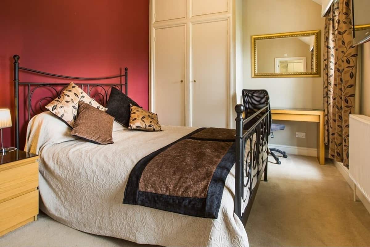 Business tweepersoonskamer, en-suite badkamer, uitzicht op tuin (DBL-R)