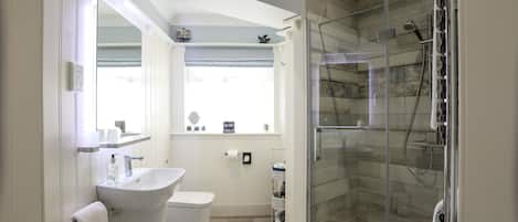 Double Room (Ground Floor Superking) | Bathroom | Free toiletries, hair dryer, towels, soap