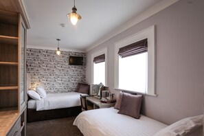 Twin Room | Egyptian cotton sheets, premium bedding, in-room safe - Anvershiel House (Portrush)