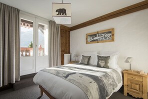 Habitación Deluxe con 1 cama doble o 2 individuales | Ropa de cama de alta calidad y decoración individual