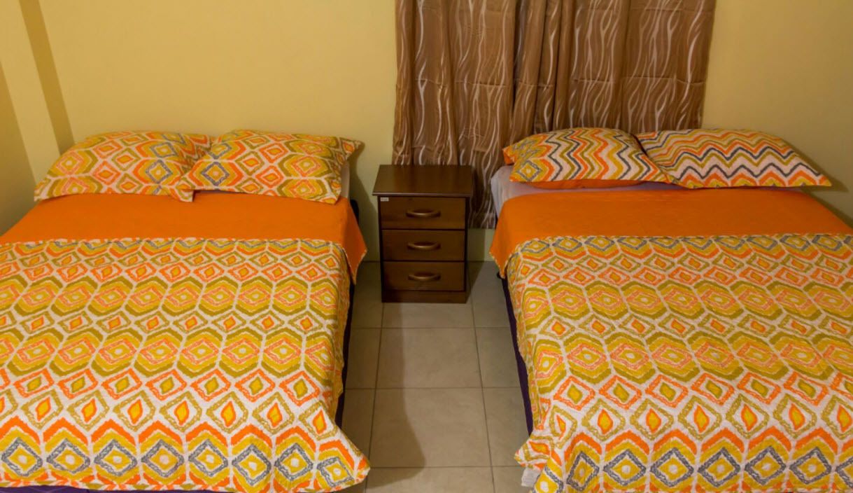 Appartamento familiare, 2 camere da letto, 2 bagni, al piano terra (Star Fish Suite) | 1 camera, con arredamento individuale, postazione laptop