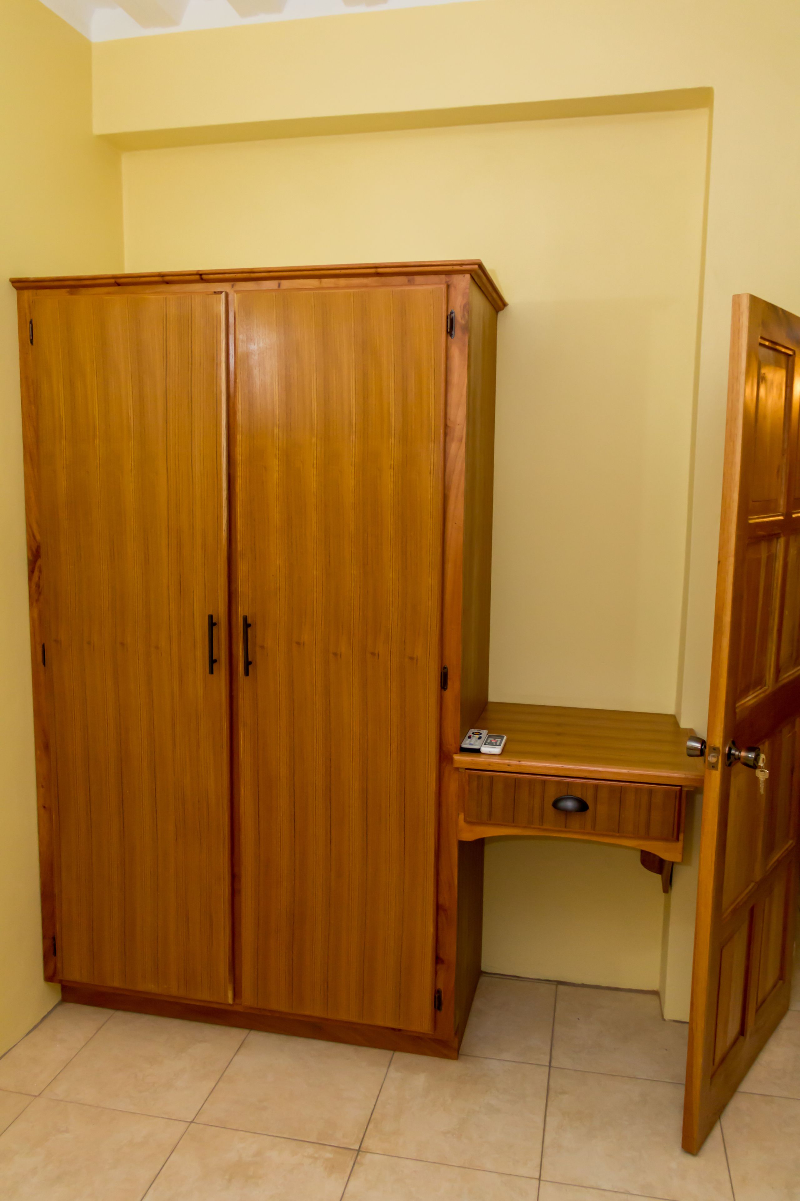 Comfort Apartment, 1 Bedroom (Nylon Pool Suite) | Safe