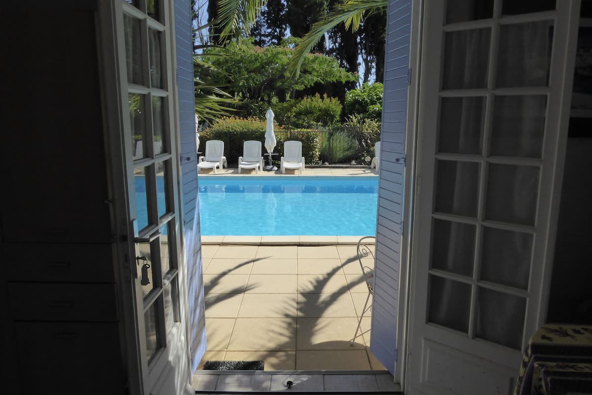 Appartement Panoramique, 1 chambre, non-fumeurs, vue piscine | Vue de la chambre