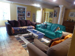 TV, DVD player - Mas Saint Antoine (Rognonas)