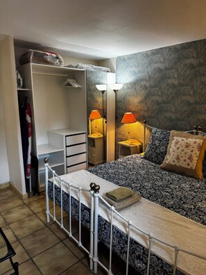 Superior Apartment, 2 Bedrooms | Premium bedding, down duvets, individually decorated - Mas Saint Antoine (Rognonas)