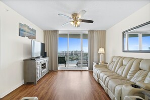 Lägenhet - 2 sovrum - havsutsikt (1002) | Vardagsrum | Tv