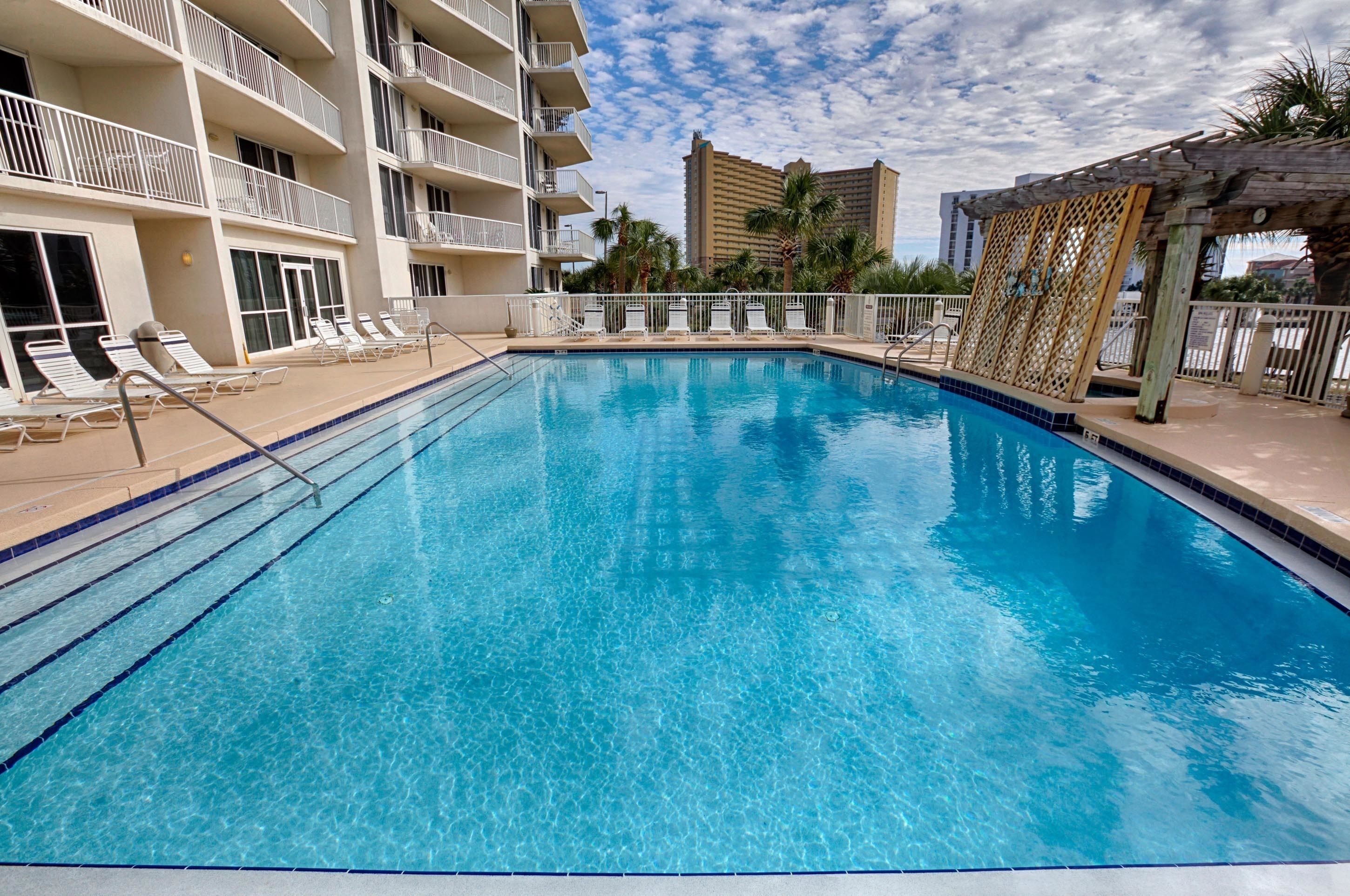 Piscina interna, 4 piscinas externas