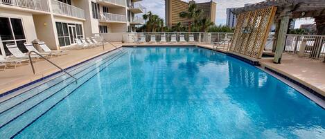 Innenpool, 4 Außenpools