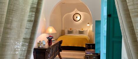 Deluxe Studio (Green Tea) | Premium bedding, in-room safe, blackout drapes, soundproofing