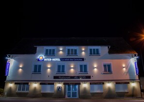 Front of property - evening/night - The Originals City, le Relais des Carnutes Brezolles Verneuil sur Avre (Brezolles)