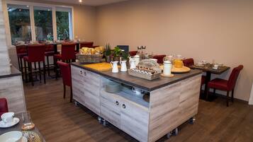Petit déjeuner buffet servi tous les jours en supplément