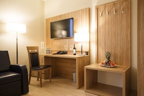 Standard Room | In-room safe, desk, blackout drapes, soundproofing - Hotel Etiuda (Konopnica)